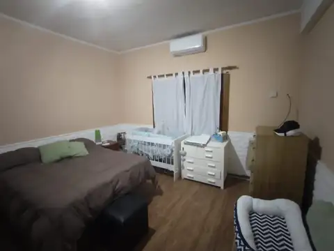 Casa 3 Ambientes + Depto 2 Ambientes en Venta - Castelar Sur