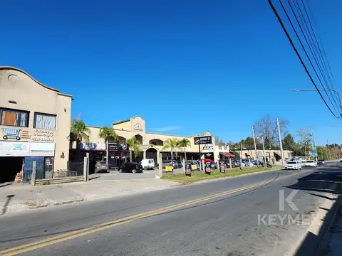 CENTRO COMERCIAL PROXIMO A CAAMAÑO.