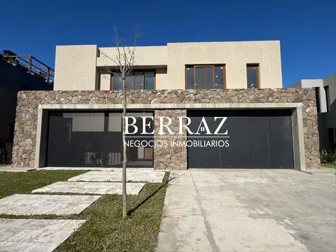 Casa Venta 4 Dormitorios Barrio El Yacht Lote de 903 m2 Nordelta, Tigre