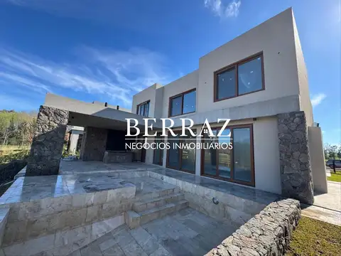 Casa 6 ambientes con 4 baños