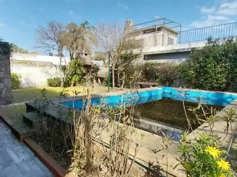 Casa 5 ambientes con 2 baños