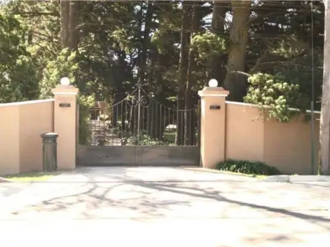 Excelente casa de campo sobre importante lote en la localidad de Balcarce