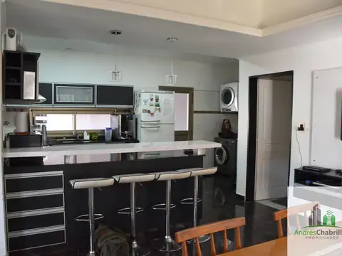 Casa 4 ambientes con 3 baños