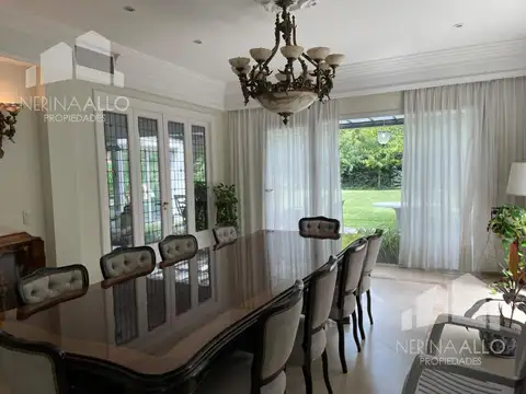 Casa en Venta con 2 cocheras