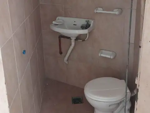 ALQUILO LOCAL Frente cancha de Talleres Jardin Espinosa