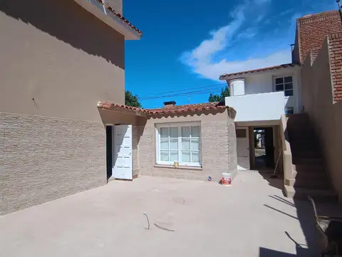 Amplia casa Urca 4 dormitorios, 3 baños  escritura