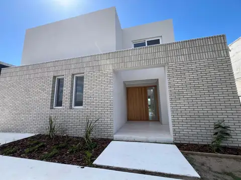 Casa en Venta en Laguna Grande, USD 629.000