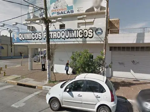 Local en esquina - Dpto 4 amb, -  Casa 4 Amb y Lote con Mejoras  - S.Justo (Ctro)