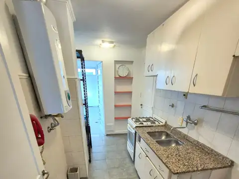 2 dormitorios gran PATIO ( de 74 m2) con PARRILLERO propio