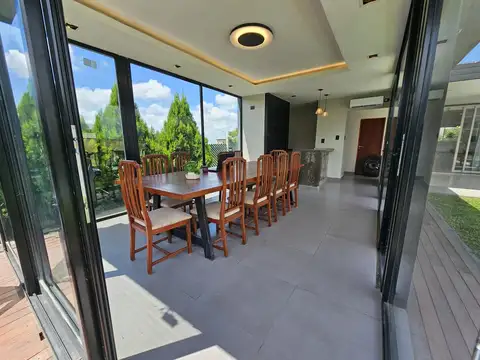 Casa 4 ambientes con 2 baños