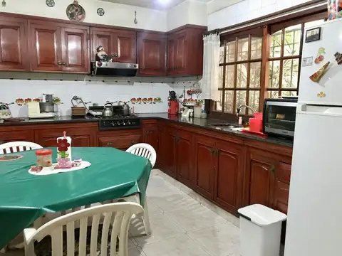 Casa 5 ambientes con 2 baños