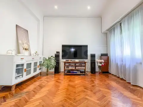 Casa 6 ambientes con 2 baños