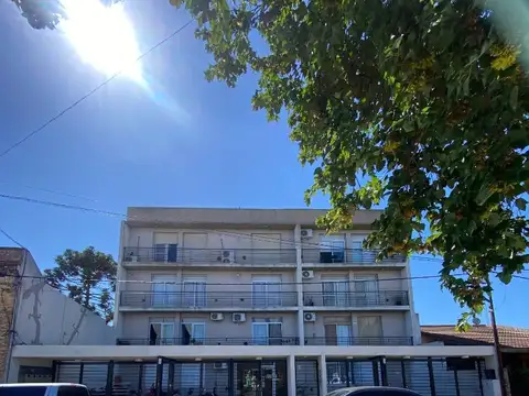 VENDO DEPARTAMENTO CÉNTRICO  ÚNICO CON ASCENSOR OPORTUNIDAD