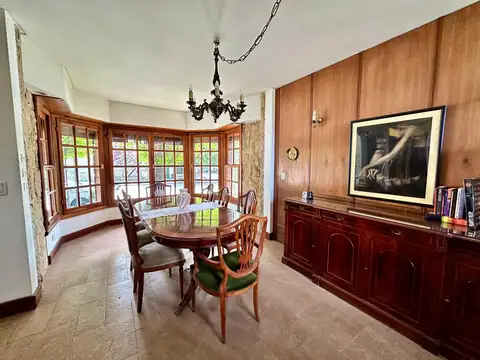 Casa 6 ambientes con 2 baños