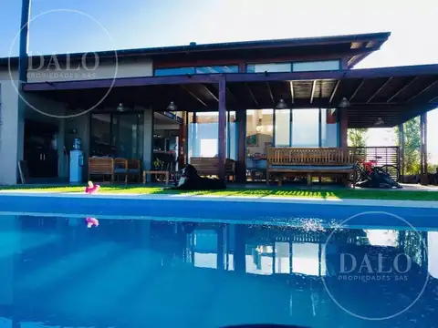 Casa 4 ambientes con 3 baños