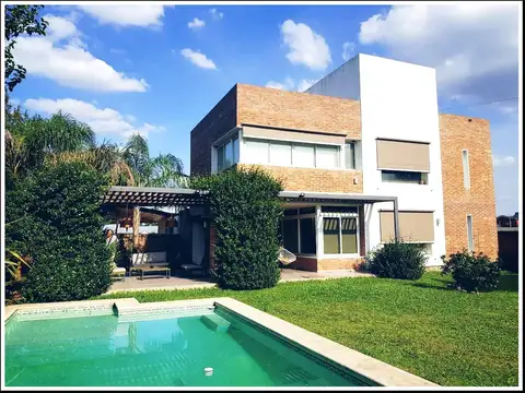 AMOBLADA  Casa en  VENTA  ! NIVEL!.2 PLANTAS!. 3 DORMITORIOS. PISCINA.