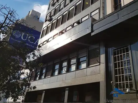 OFICINA  AL FRENTE CON BALCON ATERRAZADO Y GRAN VISTA HACIA LA AV. 9 DE JULIO SUPER LUMINOSA