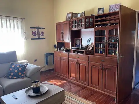 IMPORTANTE CASA EN VENTA EN MARCOS PAZ, IDEAL INVERSOR