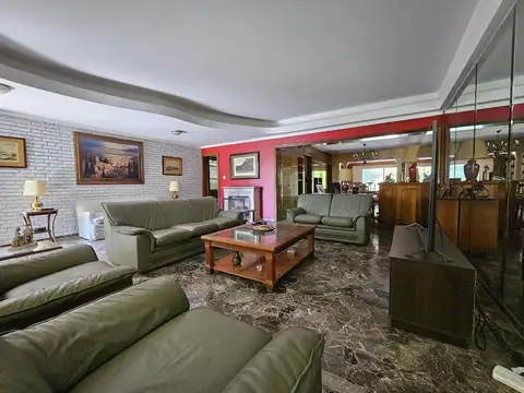 Casa 7 ambientes con 6 baños