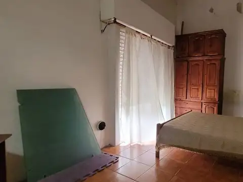 Casa con departamento y taller en venta