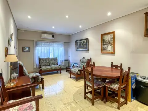 Florencio Sanchez al 3000 entre Av. Diego Carman y Cnel. Cetz.