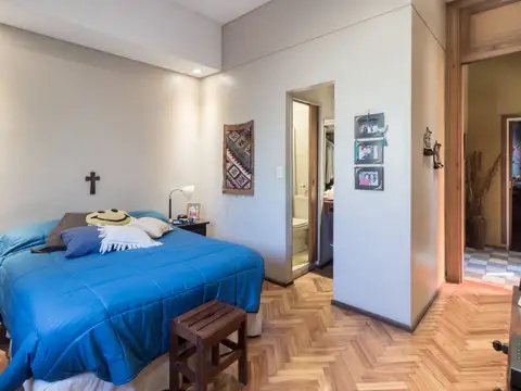 Venta de PH. Cuatro ambientes. Terraza propia.