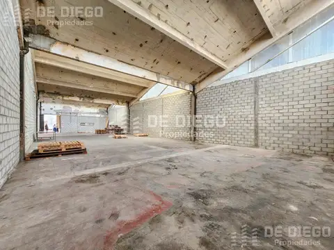 Deposito de 375 m2 en alquiler, dentro de predio con seguridad, Florida Oeste