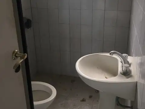 LOCAL EN VENTA, SOBRE AVENIDA BS AS!