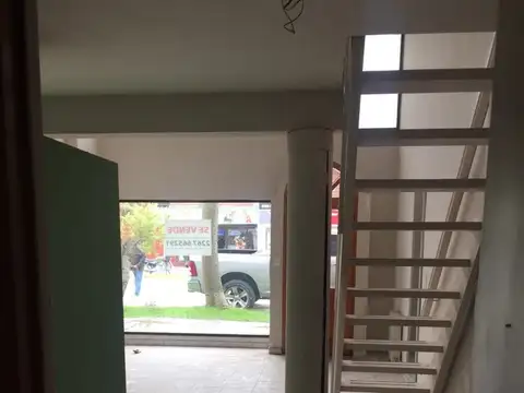 LOCAL EN VENTA, SOBRE AVENIDA BS AS!