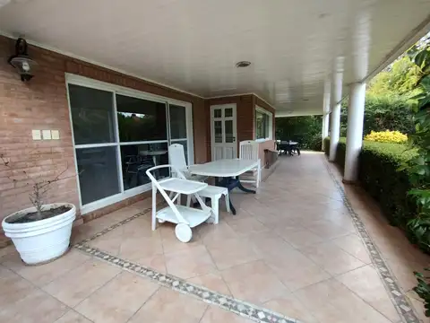 Casa en Venta con 4 cocheras