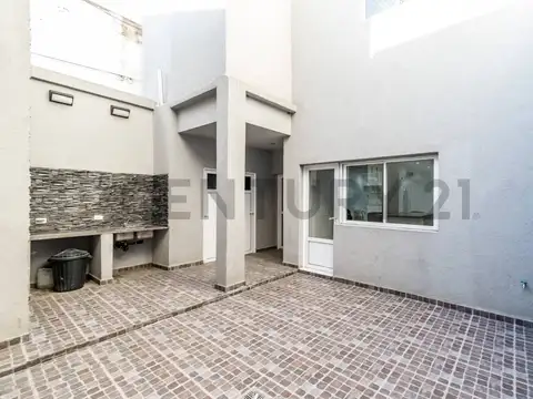 PH 3 AMB - MONTE CASTRO - ENTRADA INDEPENDIENTE - PATIO Y TERRAZA