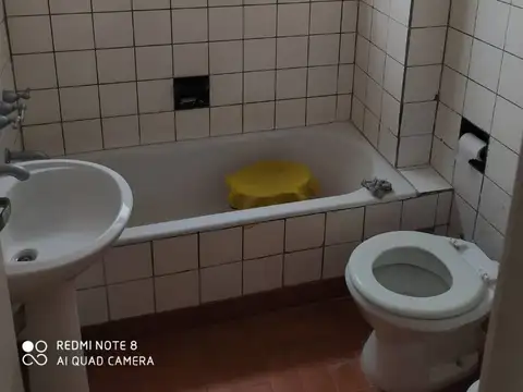 DEPARTAMENTO CENTRICO AL FRENTE! CON BALCON