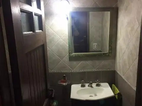 CASA 5 AMBIENTES CON COCHERA, JARDIN, PISCINA