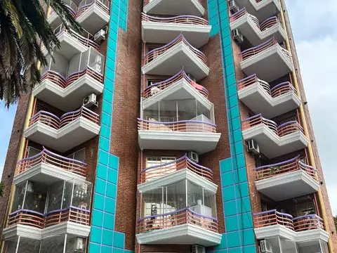 DEPARTAMENTO DOS AMBIENTES CON COCHERA EN VENTA MORON SUCRE 336