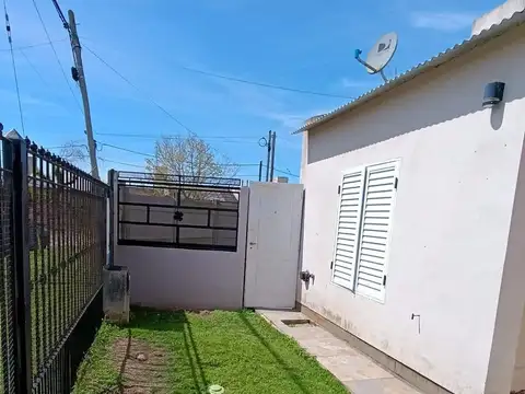 Casa 3 ambientes con 1 baño