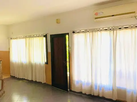 CASA EN VENTA EN BERAZATEGUI  EXCELENTE UBICACIÓN