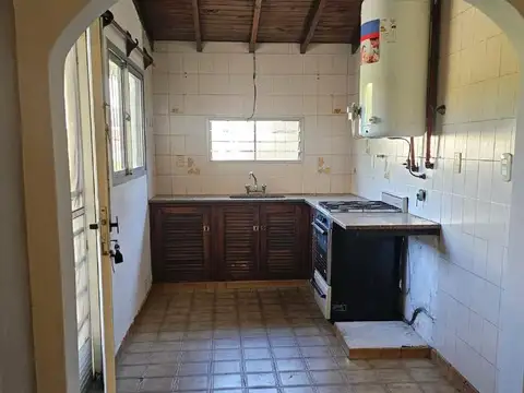 Casa 3 ambientes con 1 baño