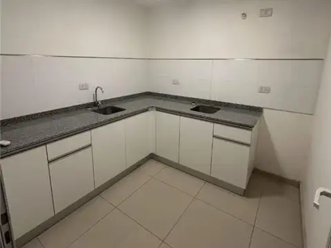 Oficina en Alquiler en Presidencia Roque Saenz Peña, $ 800.000