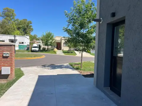 Casa en Venta en Pilar del Este - Santa Lucia, USD 190.000