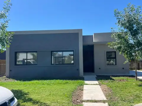 Casa  en Venta en Santa Lucia, Pilar del Este, Pilar