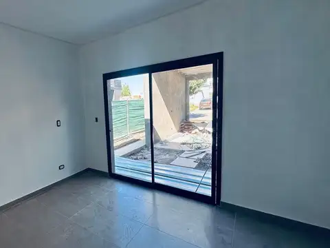 Excelente casa a estrenar en LAR de Vieytes III