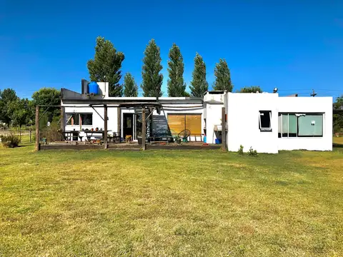 Casa 3 ambientes con 2 baños