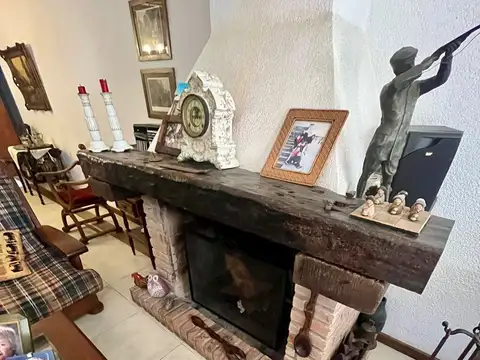 Casa en Venta con 2 cocheras