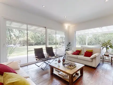 Casa en Venta con 2 cocheras