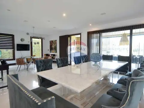 Casa 5 ambientes con 3 baños