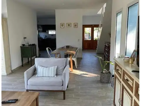 Casa 4 ambientes con 3 baños