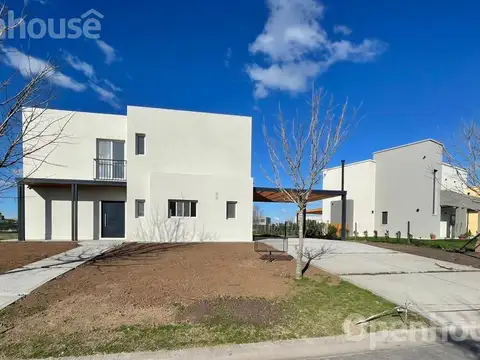 Venta Casa en  CANTON GOLF