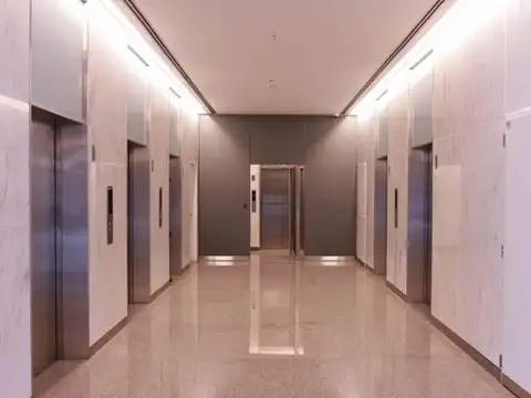 Oficina en Alquiler con 7 cocheras