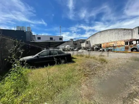 VENTA | Depósito o Lote en Martínez – Triple frente | Ideal varios destinos