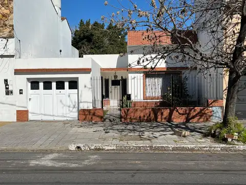 Casa de 4 Ambientes con Garage Sobre Laprida 1334, Lomas de Zamora